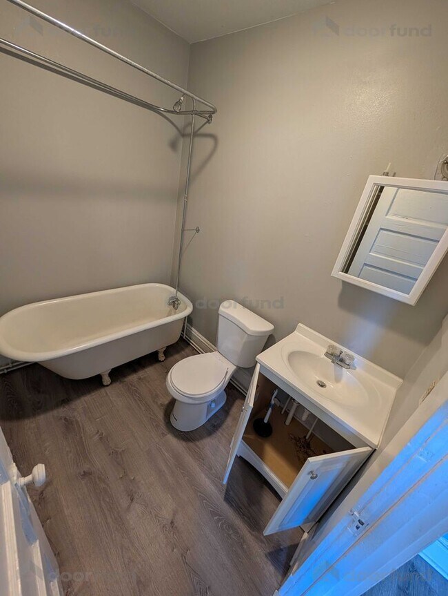 Building Photo - 10 Arch St