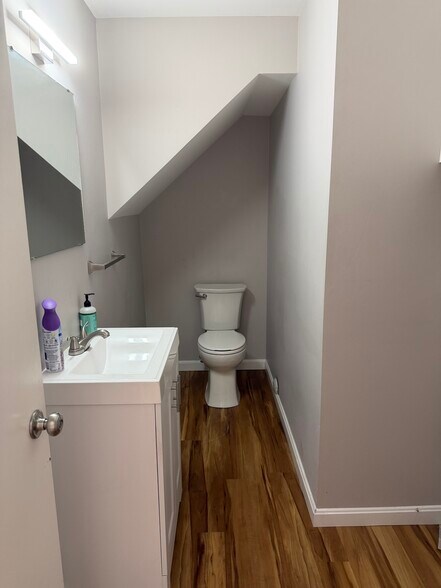 Building Photo - 51 Birchwood Dr
