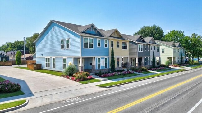 Building Photo - Luxury 4BR Townhome + Office | Near Downto...