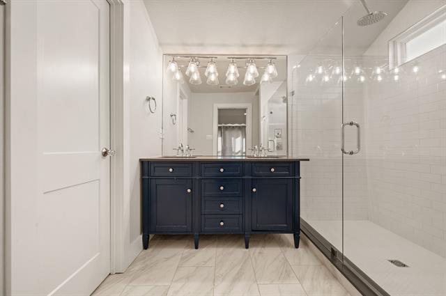 Building Photo - 3809 Carolyn Rd