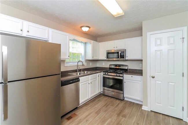 Building Photo - 1500 Cedar Hill