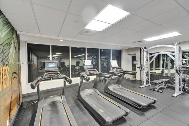 Building Photo - 1750 N Bayshore Dr