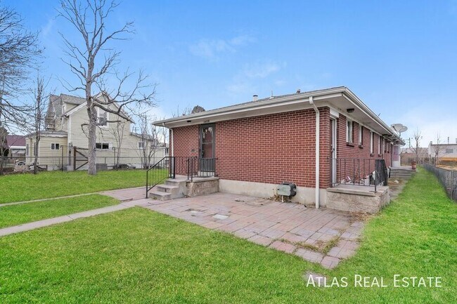 Building Photo - 1459 W Byers Pl