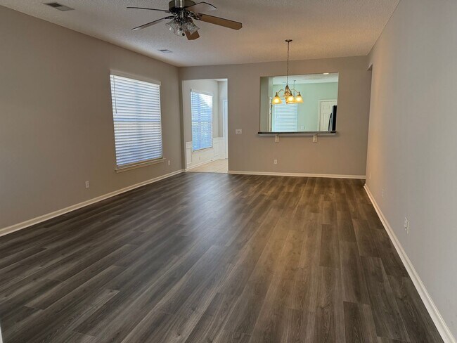 Building Photo - Beautiful Home in Sun City - Freshly Painted, New Flooring!