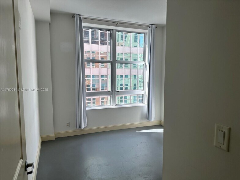 Building Photo - 111 E Flagler St
