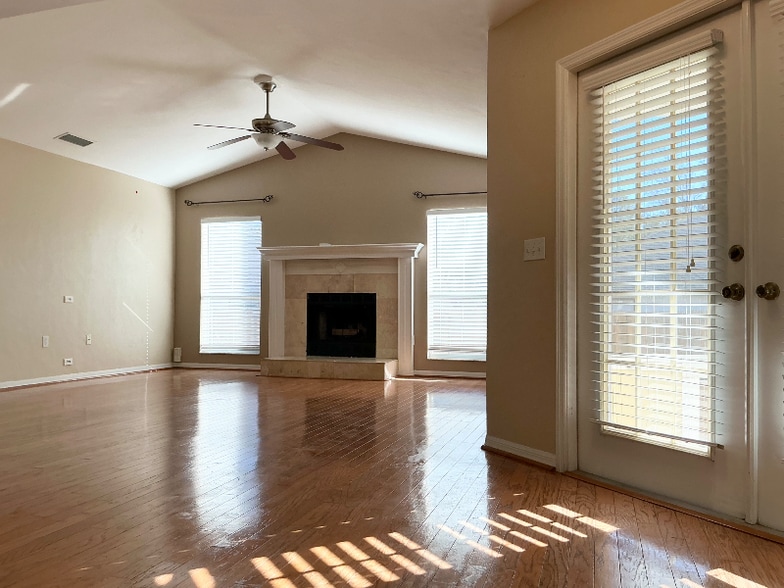 Building Photo - 8707 NW 10th Pl