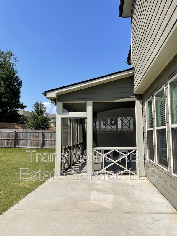 Building Photo - 7531 Silk Tree Pointe