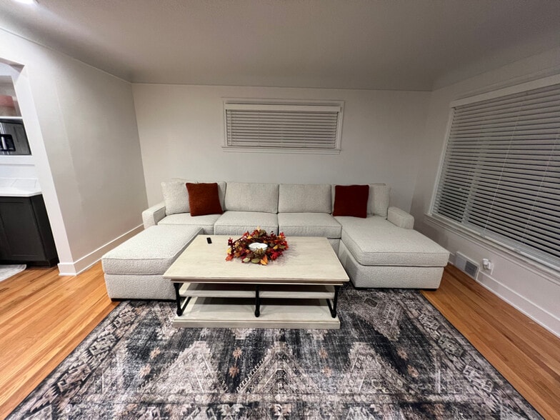 Building Photo - 21223 Crane Ct