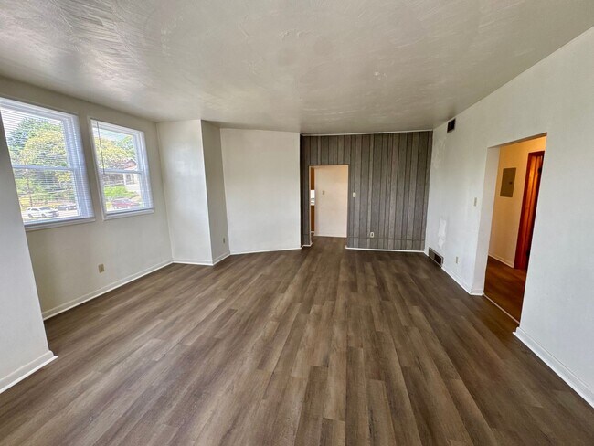 Building Photo - 212 N Highland Ave