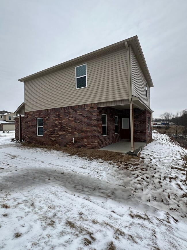 Building Photo - *Pre-leasing* Three Bedroom | Two and a Ha...