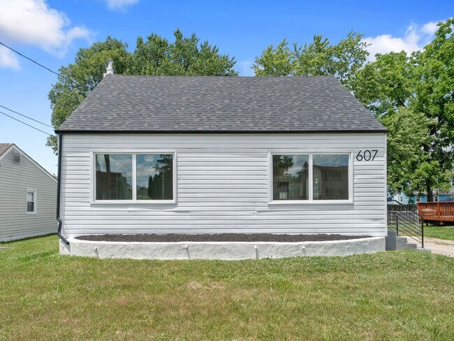 Building Photo - Newly Renovated 4-Bedroom, 2-Bath Home for Rent in Magnolia | Modern Updates & Spacious Yard