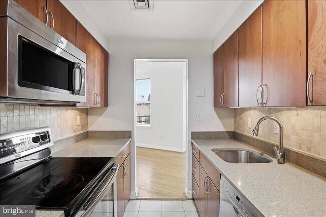 Building Photo - 1801 Calvert St NW