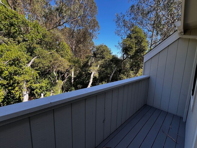 Building Photo - Charming Santa Cruz Townhouse: 3 Beds, 2.5...