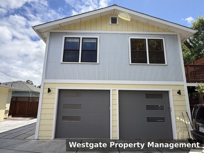 Building Photo - 220 Payran St