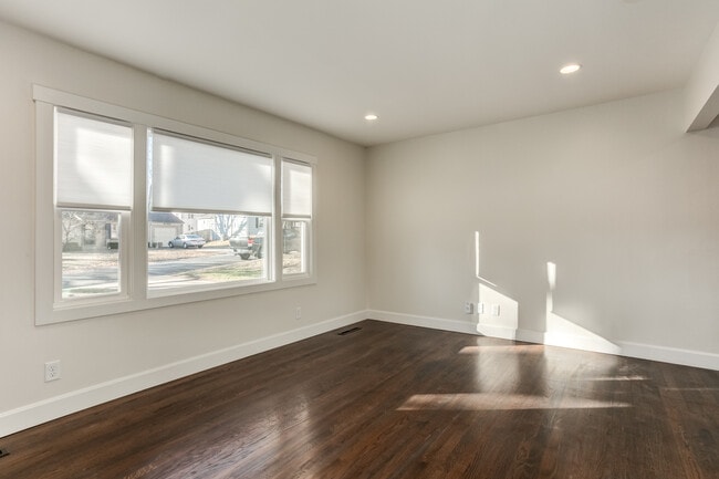 Building Photo - 4732 W 61st Terrace