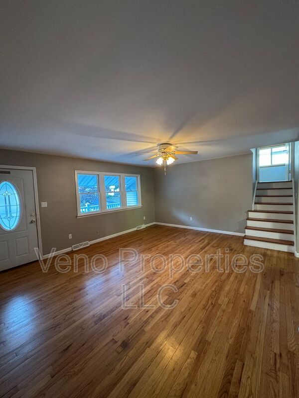 Building Photo - 72 Hathorn Blvd