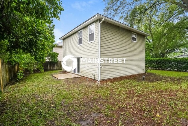 Building Photo - 3 Bedroom Pet-Friendly Home in Jacksonville, FL with Main Street Renewal