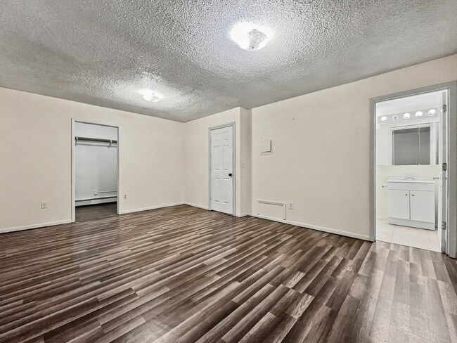 Building Photo - 9324 Kavik St