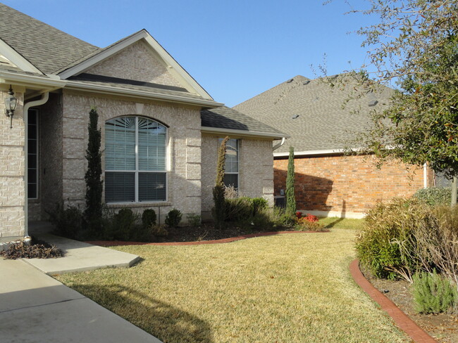 Building Photo - 10024 Lisi Anne Dr