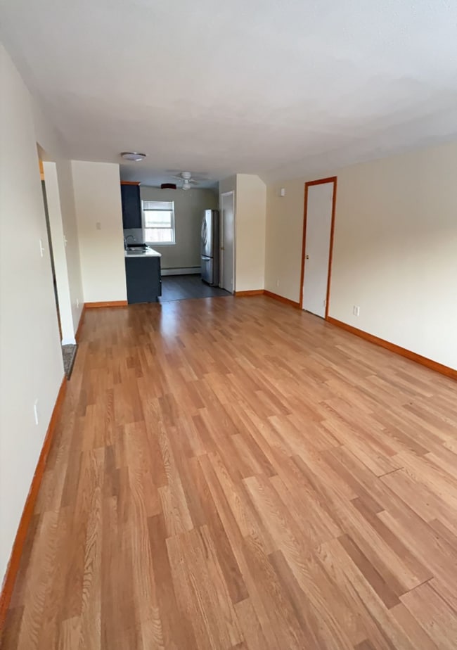 Building Photo - 2 Bedrooms 1 Bath Condo For Rent