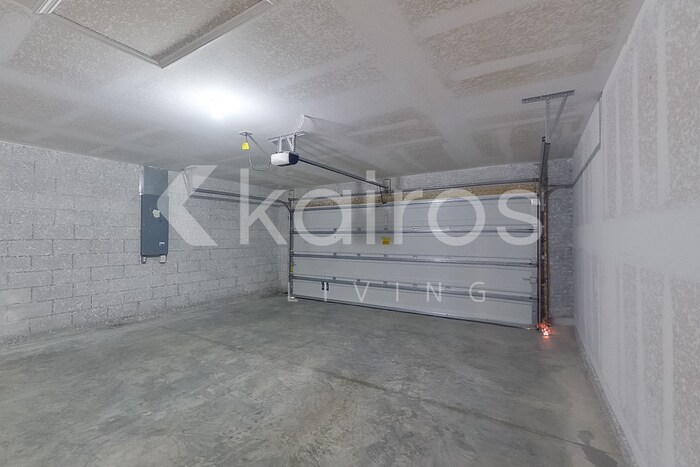 Building Photo - 1835 Nelson Rd N