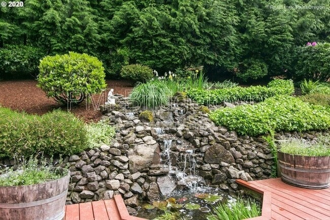 Building Photo - 12805 SE Spring Mountain Dr