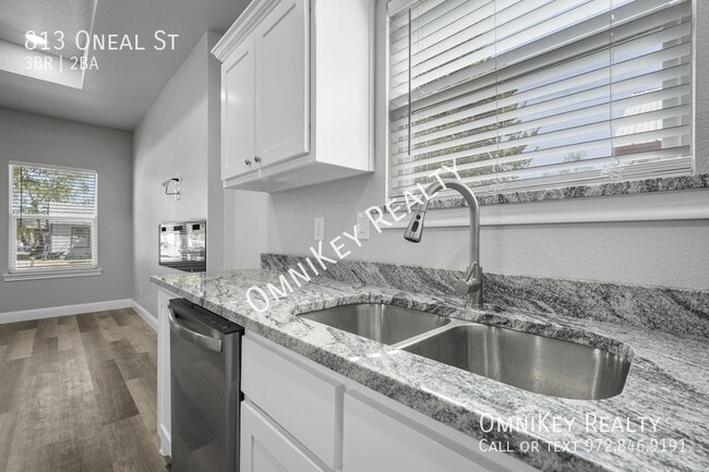 Building Photo - 813 Oneal St