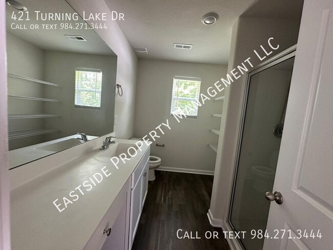 Building Photo - 421 Turning Lk Dr