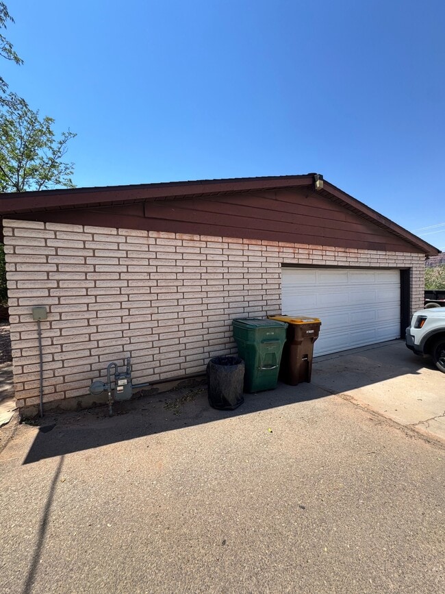 Building Photo - 240 N 300 E