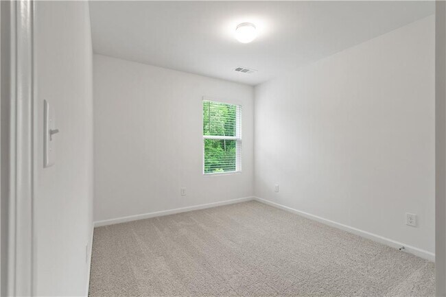 Building Photo - 220 Bloomfield Cir
