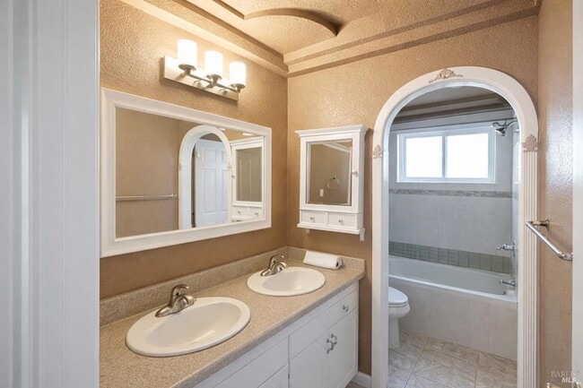 Building Photo - 5122 Potrero Ave