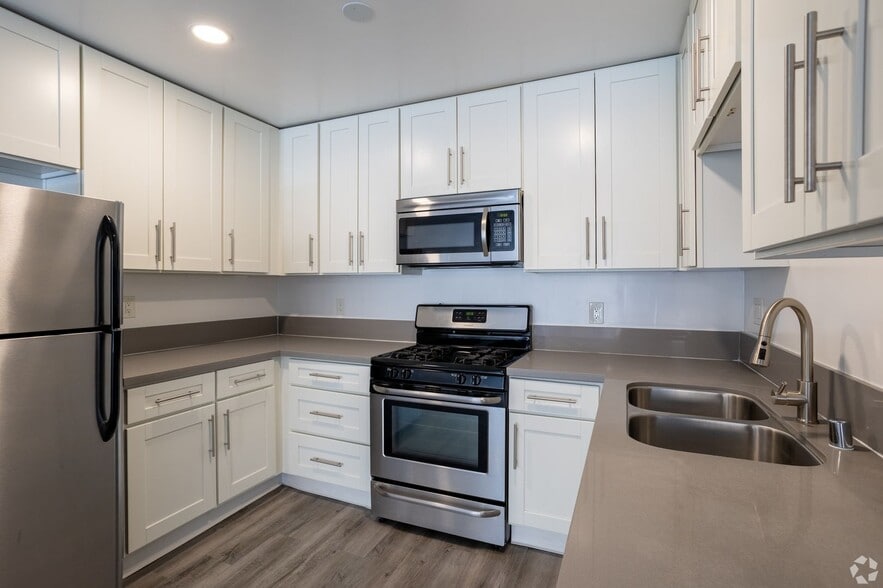 Interior Photo - 115 North Wetherly Drive