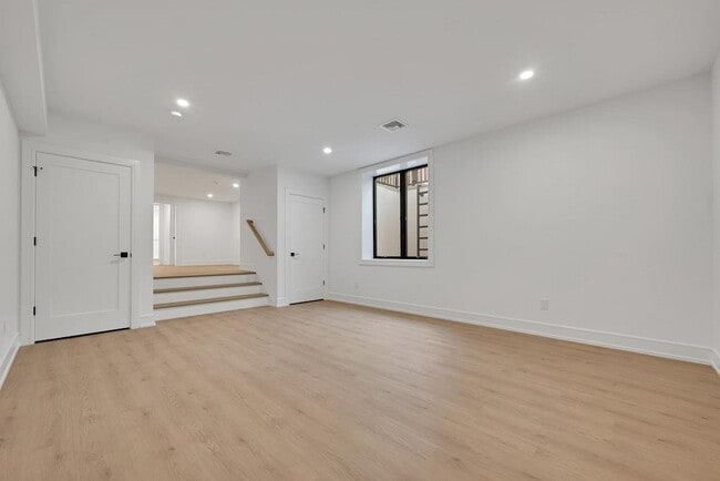 Building Photo - 229 Hickory Ave