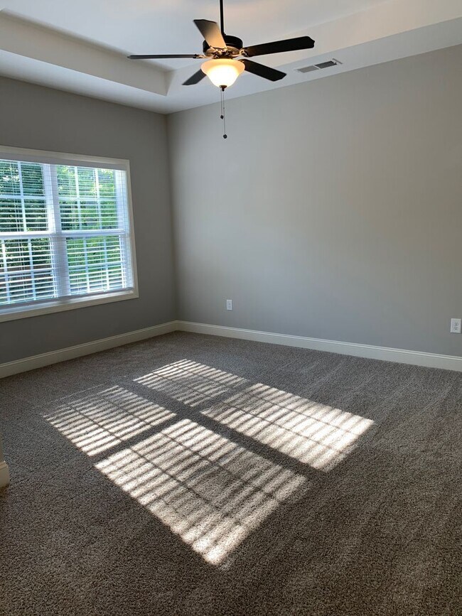 Building Photo - 3 Bedrooms 2.5 Baths  Condo in Downtown Watkinsville!