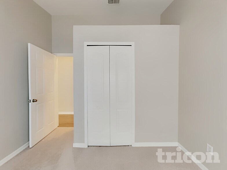 Building Photo - 7227 Edgewater Shores Ct