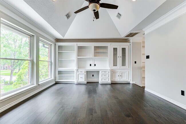 Building Photo - 5807 Mountain View Dr