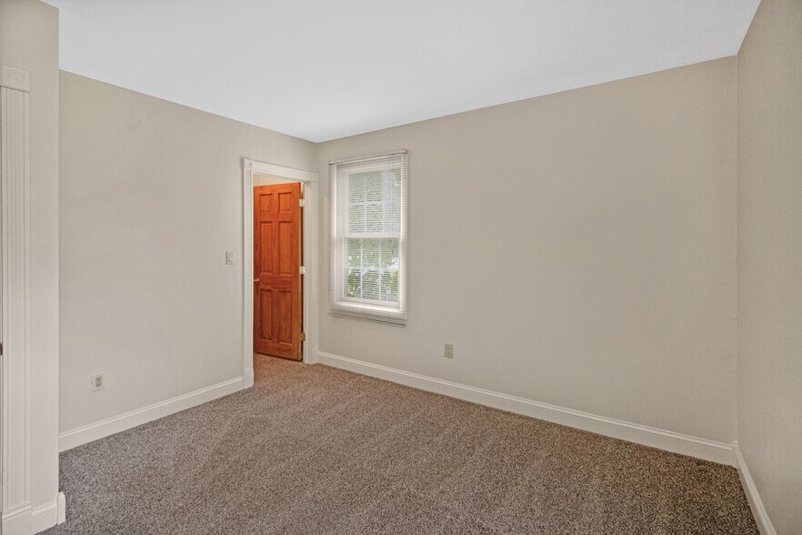 Building Photo - 605 Hidden Ln