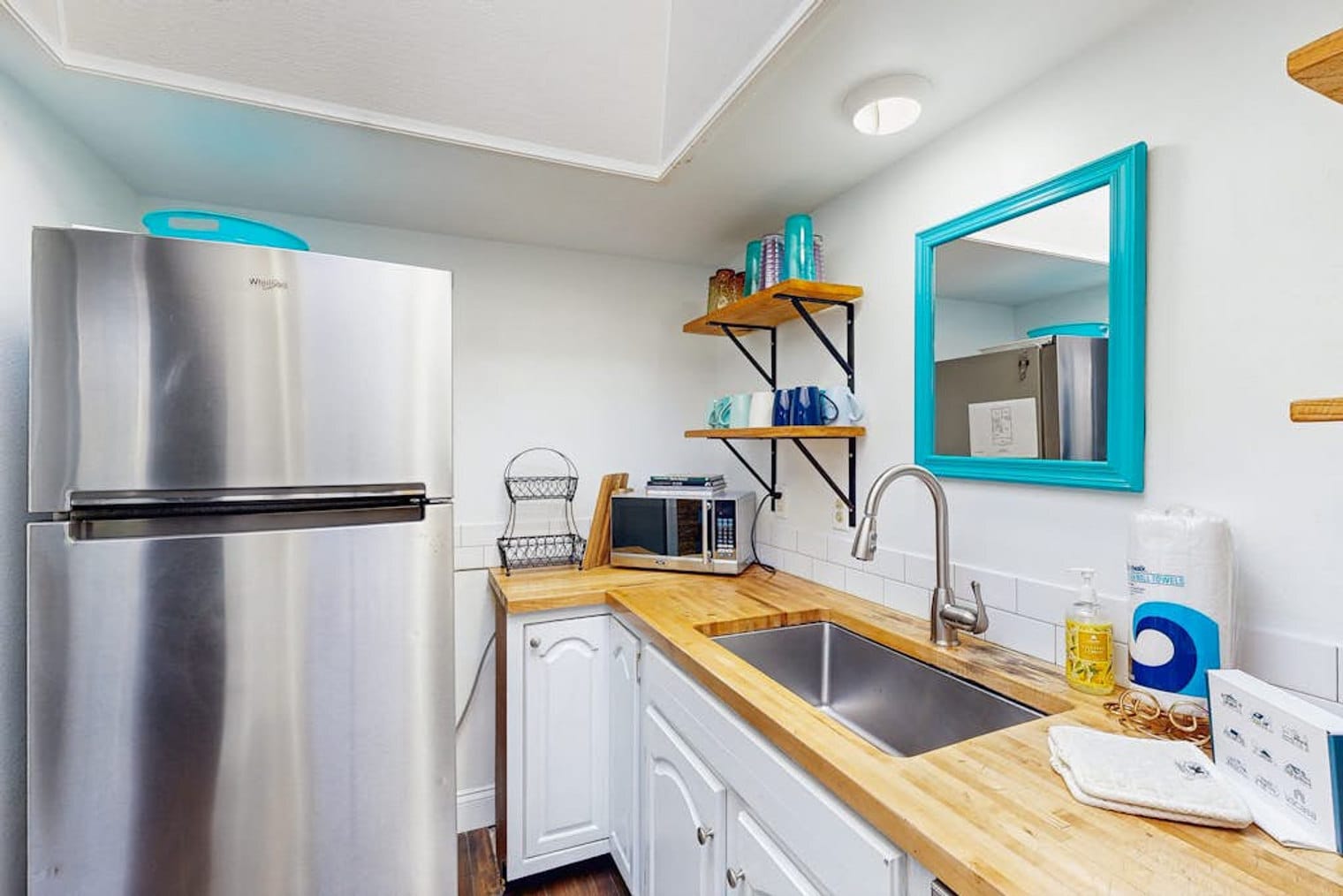 Building Photo - 252 Gladiolus St