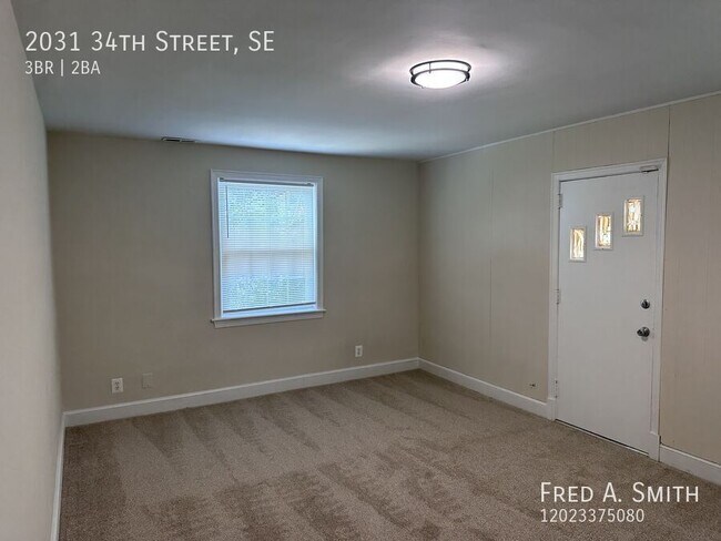 Building Photo - 2031 34th St SE