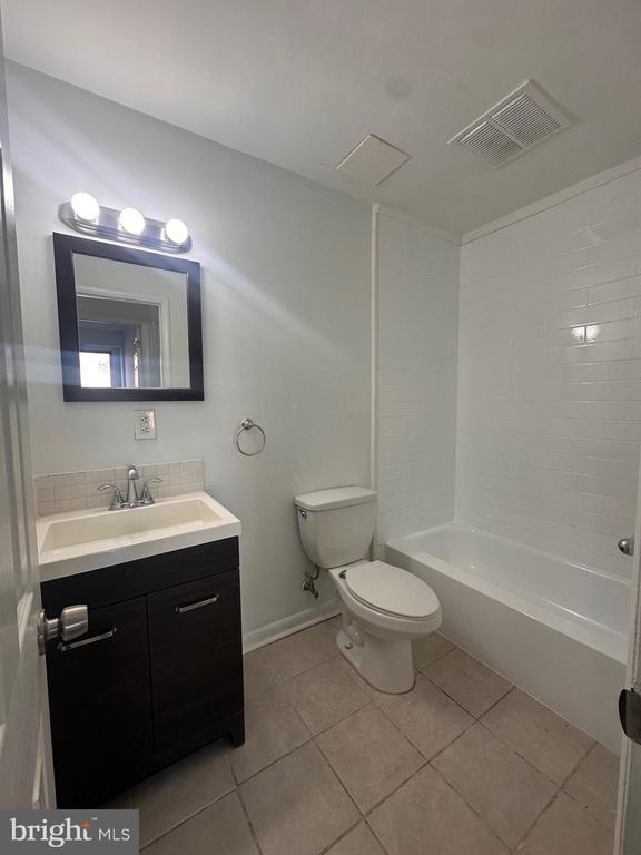 Building Photo - 222 Echelon Rd