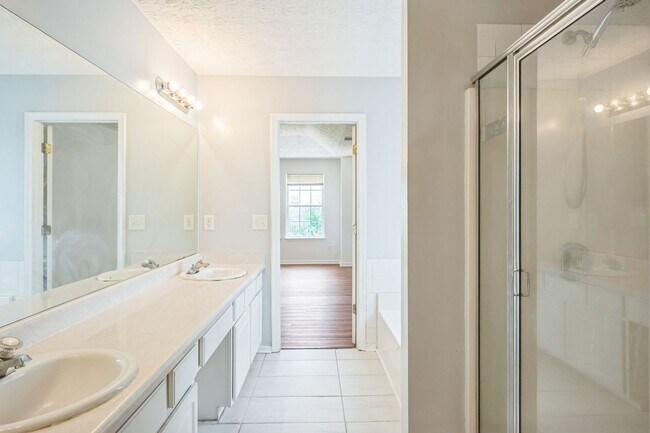 Building Photo - Spacious 4BR House in Lawrenceville