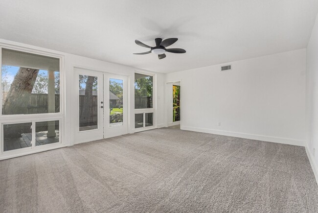 Building Photo - 4334 Lake Grove Dr