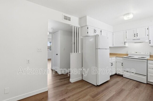 Building Photo - 3934 E Piccadilly Rd