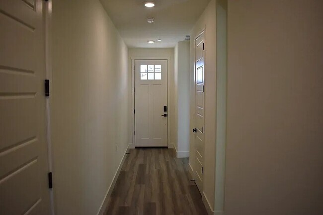 Building Photo - 712 Stephanie Dr