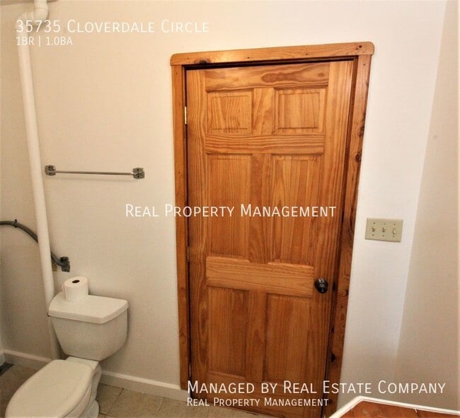 Building Photo - 35735 Cloverdale Cir