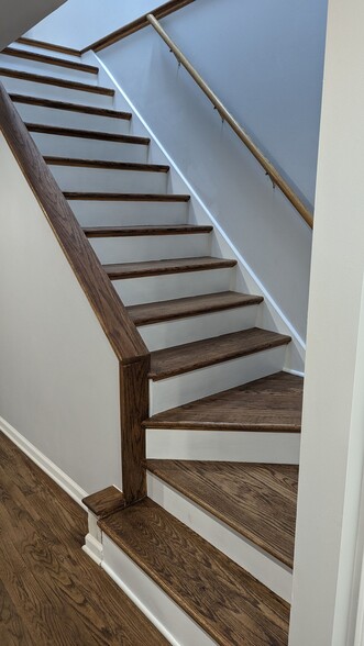 Staircase - 1823-2 N Clybourn Ave