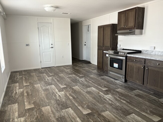 Building Photo - 905 McFadden St