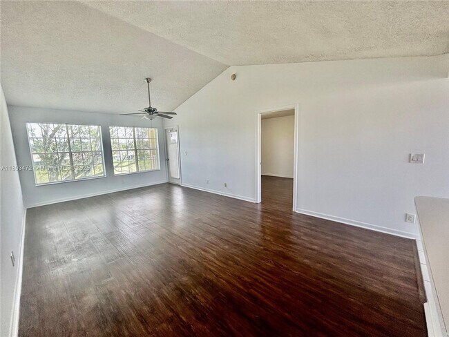 Building Photo - 6292 La Costa Dr