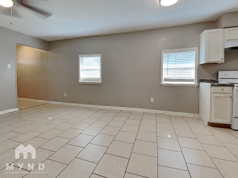 Building Photo - 1302 Cardinal Dr