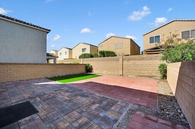 Building Photo - Modern Living in a Gated Community | Solar + EV Ready